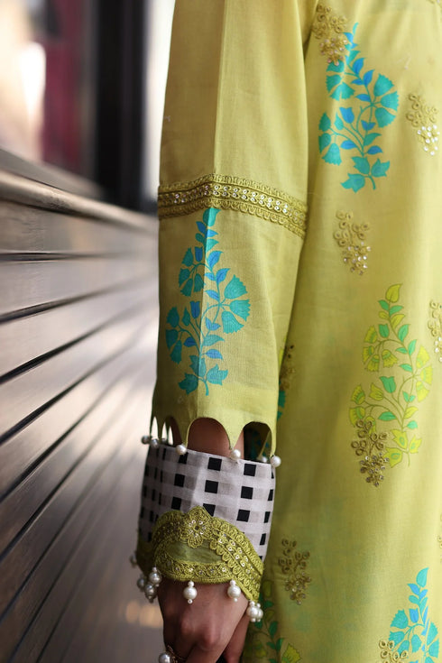 charizma-rang-e-bahar-unstitched-printed-lawn-shirt-with-embroidered-chiffon-dupatta-and-trouser-crb4-16