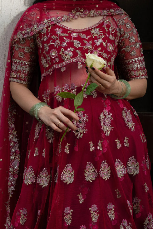 AYZEL PEHLI NAZAR Gulbahar